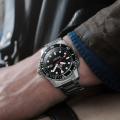 SMS34102.01_wristshot-e1733819886930-600x600.png
